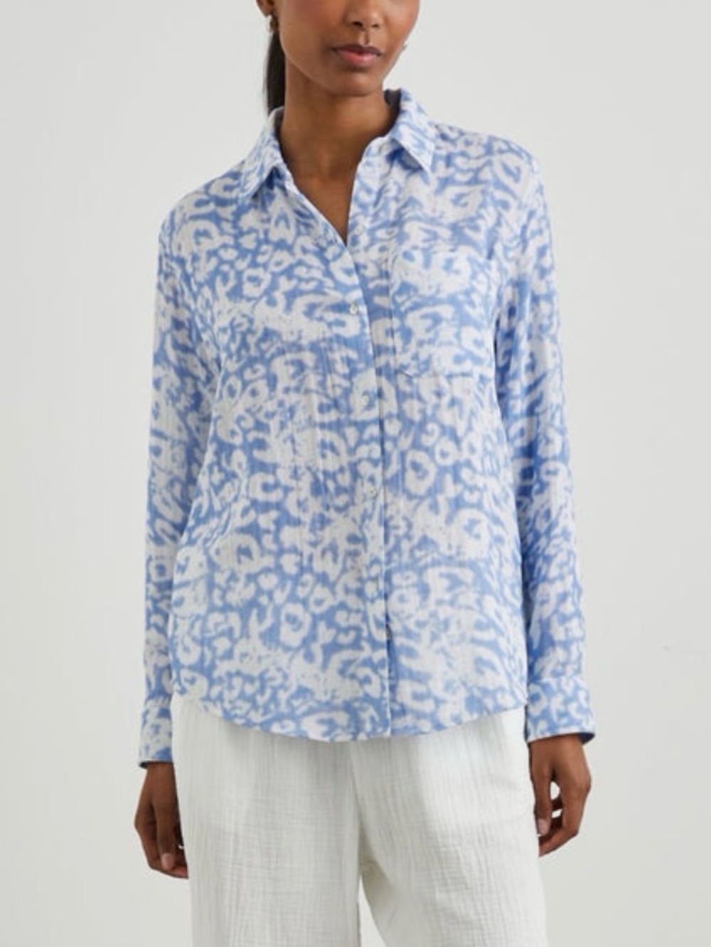 🦋 Rails| Ellis Blue Diffused Cheetah Organic Cotton Button Down Shirt M